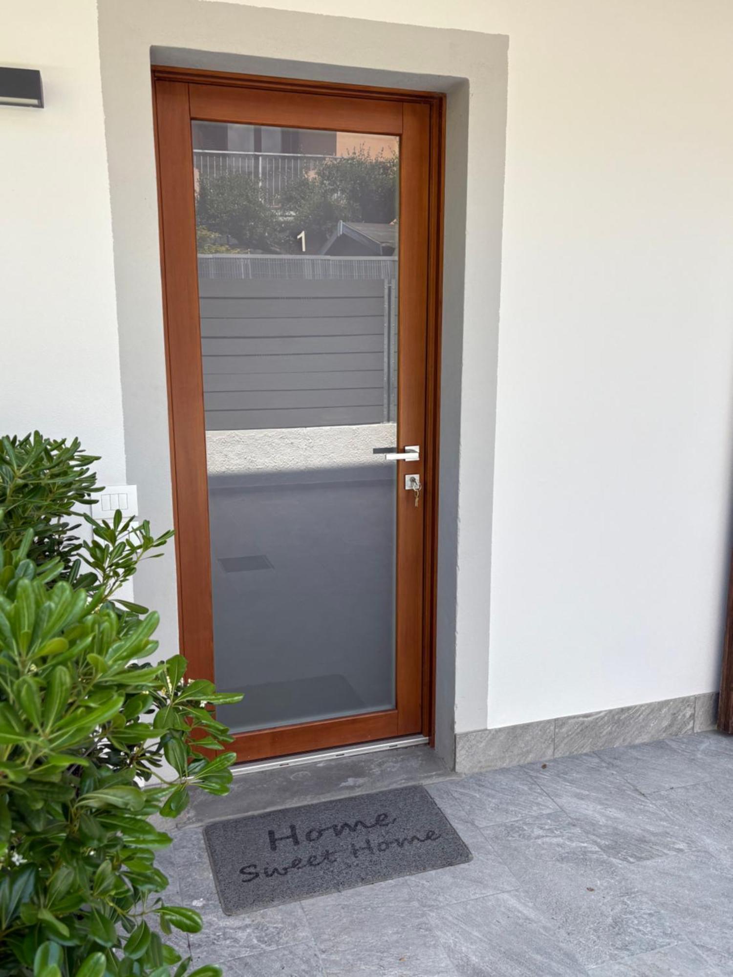 Sweet Home... Parking Inside Azzano San Paolo Buitenkant foto